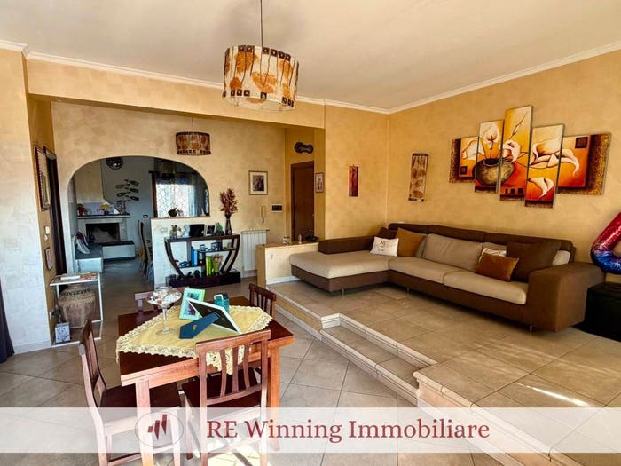 Appartamento trilocale in vendita in Via Bolotana, Rocca Cencia, Roma