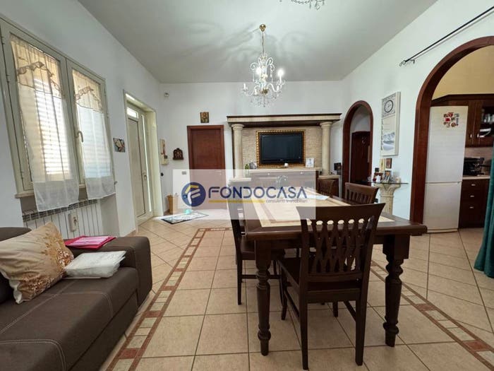 Casa con 6 locali in vendita in Via Monsignor Rocco Vilei, Giurdignano