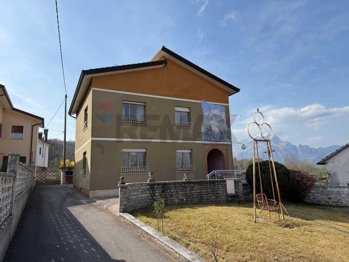 Casa con 6 locali in vendita in Loc Quantin, Quantin, Ponte nelle Alpi