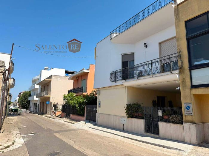 Appartamento con 5 locali in vendita in Via Alessandro Manzoni, Casarano