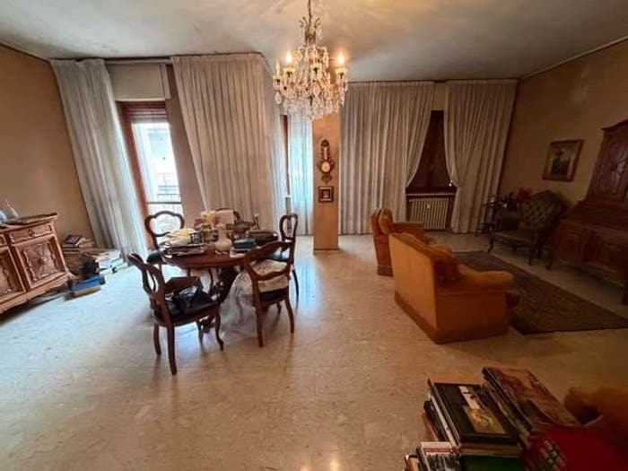 Appartamento quadrilocale in vendita in Piazza Genova, Alessandria