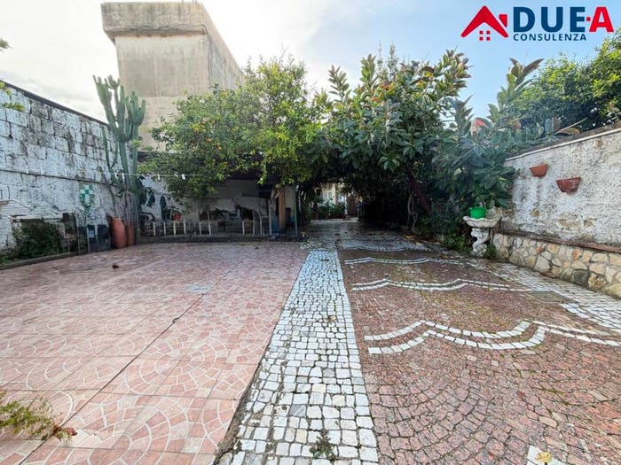 Appartamento quadrilocale in vendita in Via Gaetano Donizetti, Villa Literno