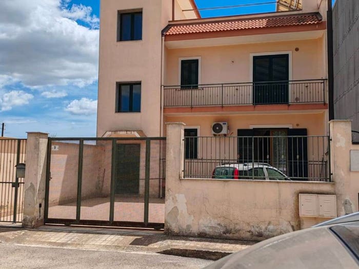 Casa con 5 locali in vendita in VIA B POWELL, Solarino