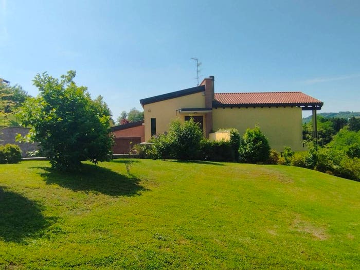 Casa quadrilocale in vendita in Via Monte Rosa, Buguggiate