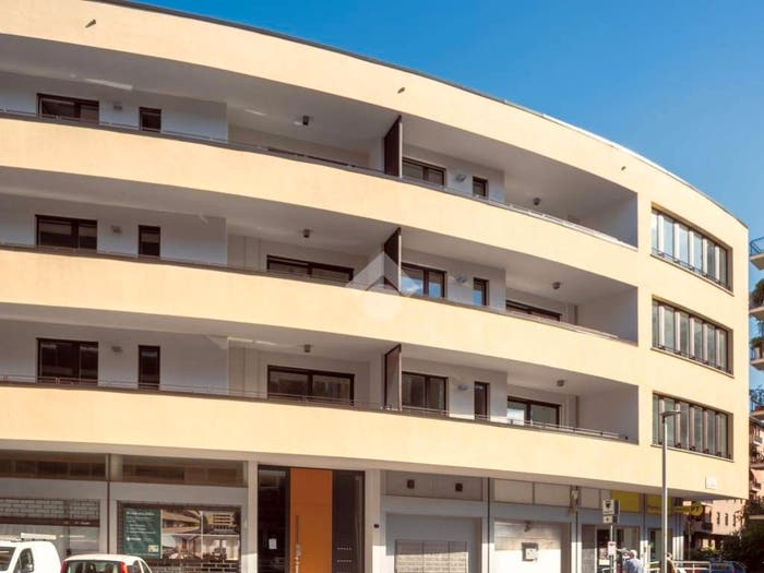 Appartamento quadrilocale in vendita in Via Malj Tabajani, Borgo Palazzo, Bergamo