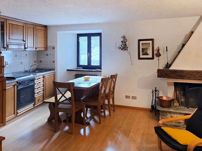 Casa quadrilocale in vendita in Frazione Chez les Rosset, Villair, La Salle