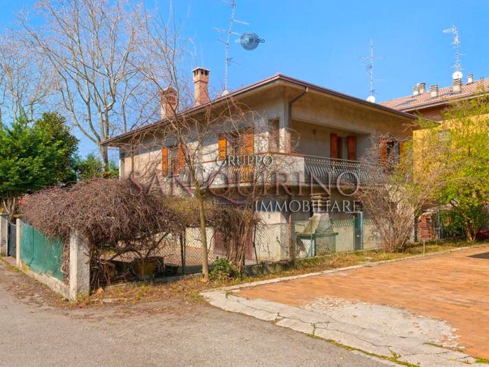 Casa con 6 locali in vendita in Via Della Costituzione, Centro, Novellara