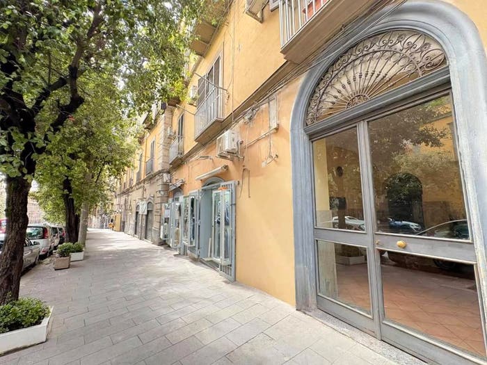 Appartamento trilocale in vendita in Via Santa Teresa degli Scalzi, Stella Materdei, Napoli