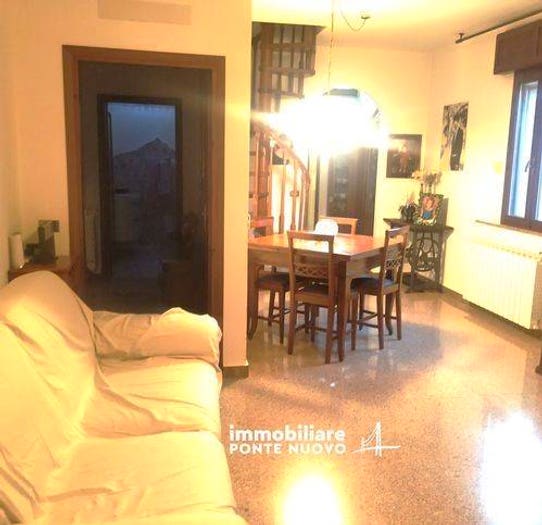 Casa con 6 locali in vendita in Villa Chiaviche Calabrina, Cesena