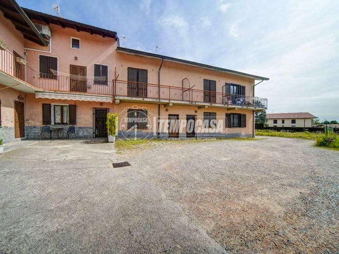 Appartamento trilocale in vendita in Via Rugabella b, Centro, Carnago