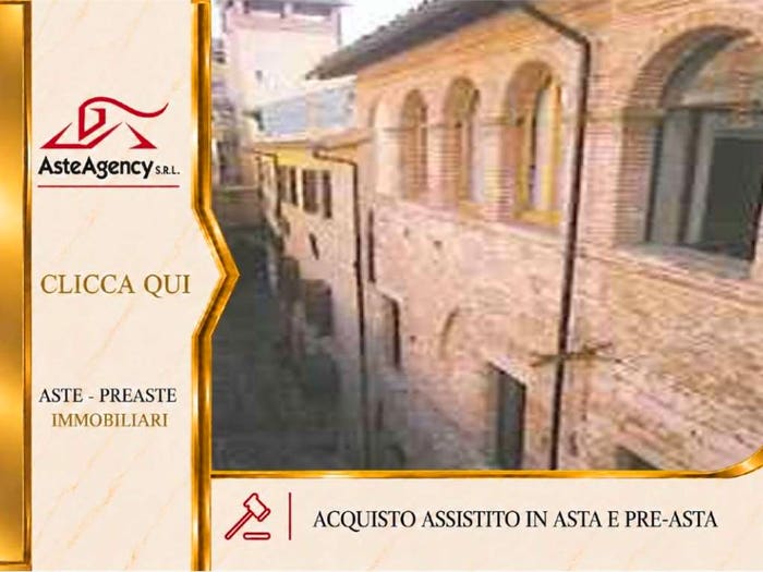 Appartamento con 6 locali in vendita in Via Gramsci, Centro Storico, Foligno