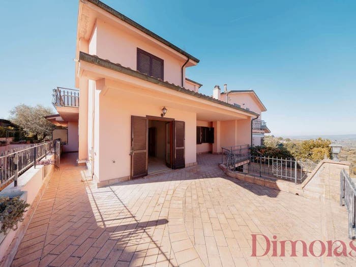 Casa con 6 locali in vendita in Via Aleardo Aleardi, Centro, Mentana