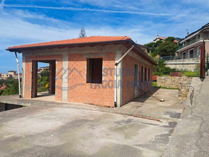 Casa quadrilocale in vendita in Corso Marconi, Ospedaletti