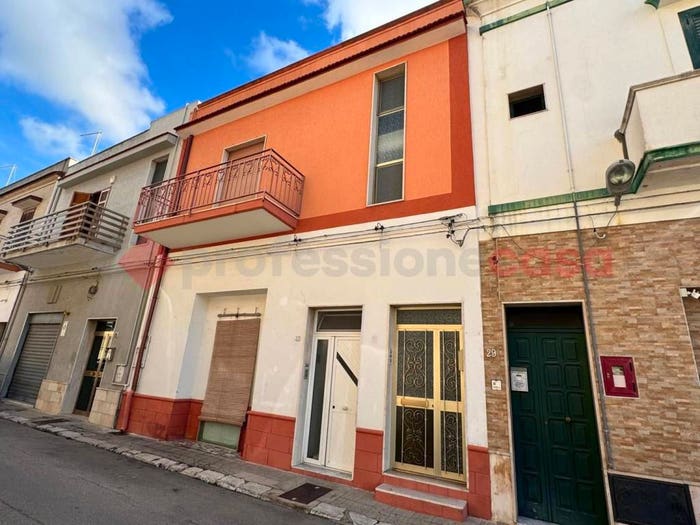 Appartamento quadrilocale in vendita in via Cavour, Centro, Pulsano