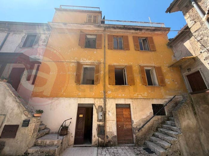 Casa con 6 locali in vendita in Vico Zappettone, Centro, Colle San Magno