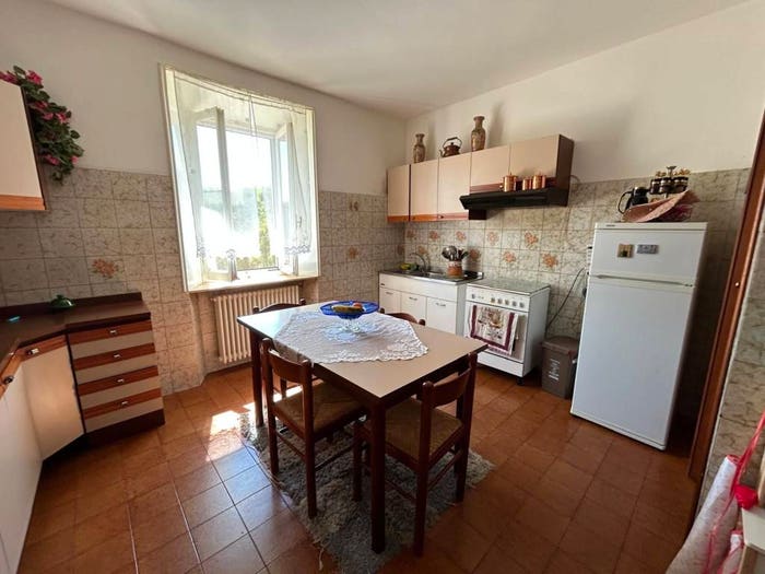 Appartamento con 5 locali in vendita in Strada Val Sporzana, Fornovo di Taro