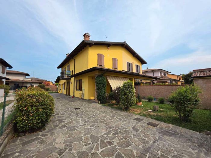 Casa quadrilocale in vendita in via Monticelli Obizzi, Ripalta Guerina