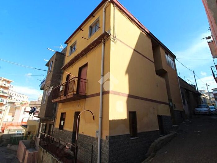 Appartamento trilocale in vendita in Via Traversa C Rione G, Reggio Calabria