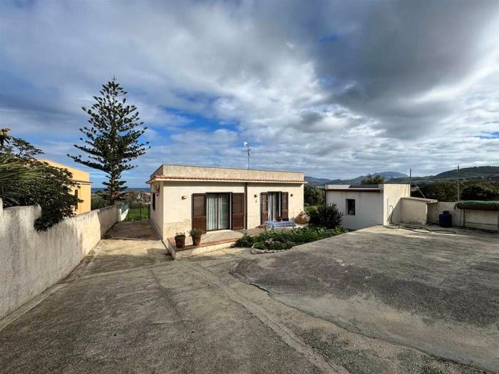 Casa con 6 locali in vendita in Via Crocifissello, Erice