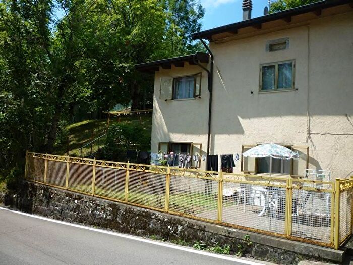 Casa con 5 locali in vendita in Via Radici, Pievepelago