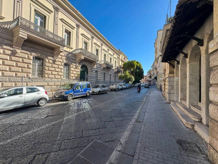 Appartamento con 6 locali in vendita in Via Francesco Crispi, Piazza Amedeo Parco Margherita, Napoli