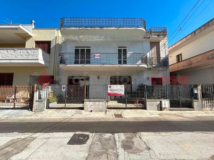 Casa quadrilocale in vendita in via san michele, Centro, Poggiardo