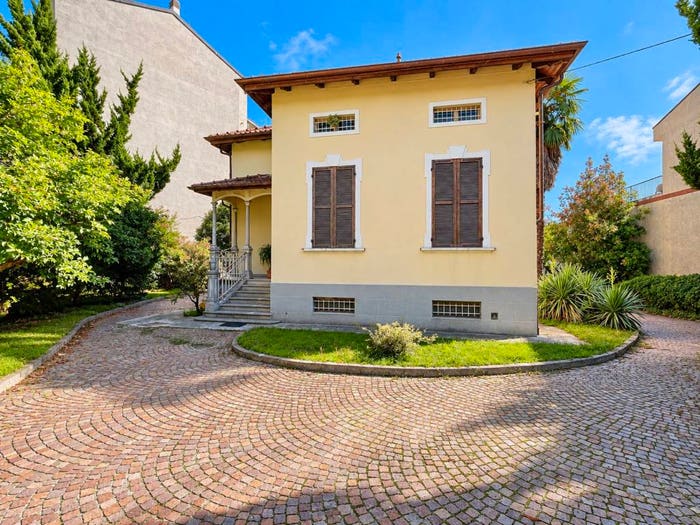 Casa con 5 locali in vendita in Viale Guglielmo Marconi, Centro, Romano Canavese