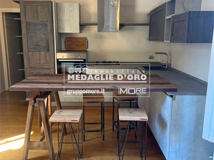 Appartamento quadrilocale in vendita in Via Carandini, Centro Storico, Modena