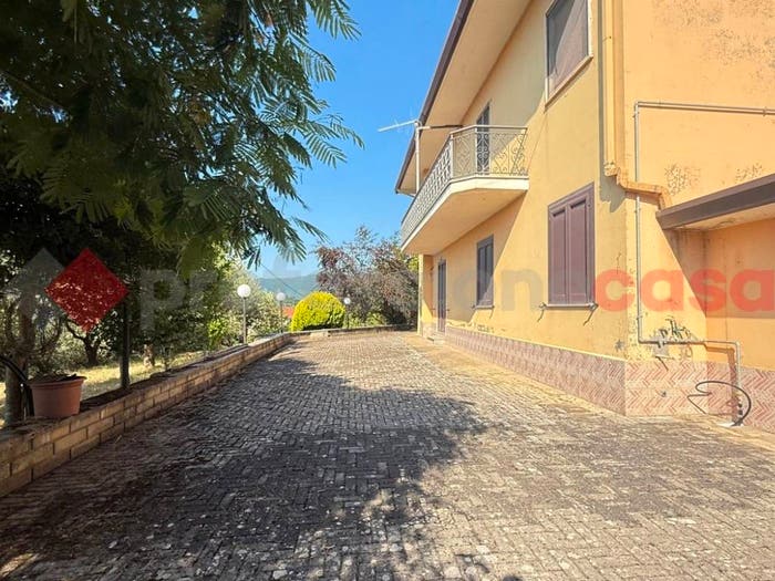 Appartamento trilocale in vendita in Via san Benedetto, Torre Cajetani