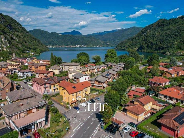 Casa con 5 locali in vendita in Via Taiana, Centro, Lavena Ponte Tresa