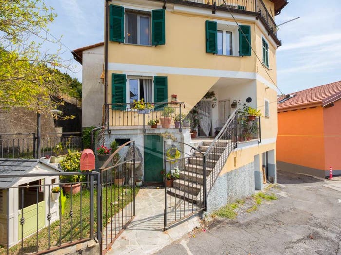 Casa con 6 locali in vendita in Via San Pietro, San Pietro, Ceranesi