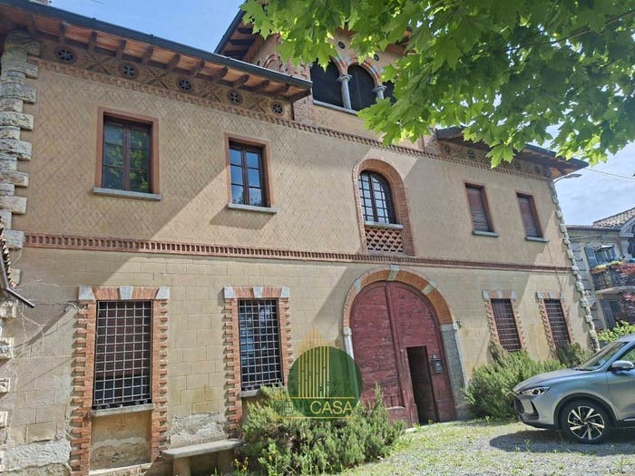 Casa con 6 locali in vendita in Via Roma, Albese con Cassano