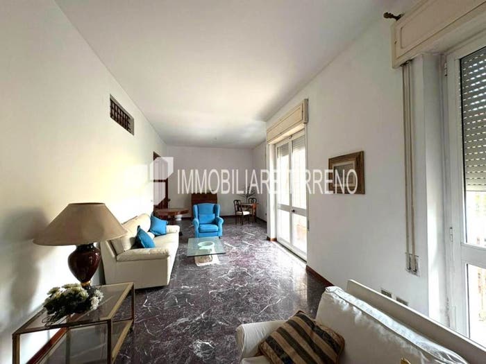 Appartamento con 6 locali in vendita in Viale Eugenio Chiesa, Centro, Massa