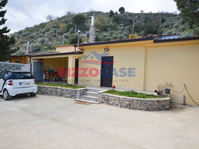 Casa quadrilocale in vendita in Via Seconda Acqua di Vale, CoriglianoRossano
