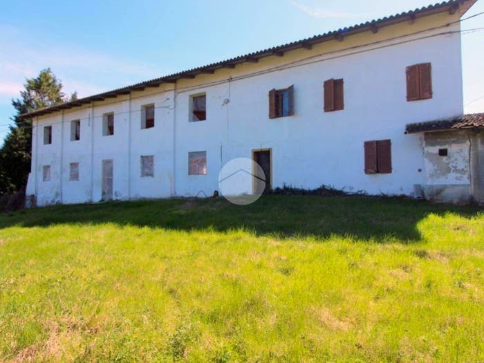 Casa quadrilocale in vendita in Frazione Baroli, Baldissero d'Alba