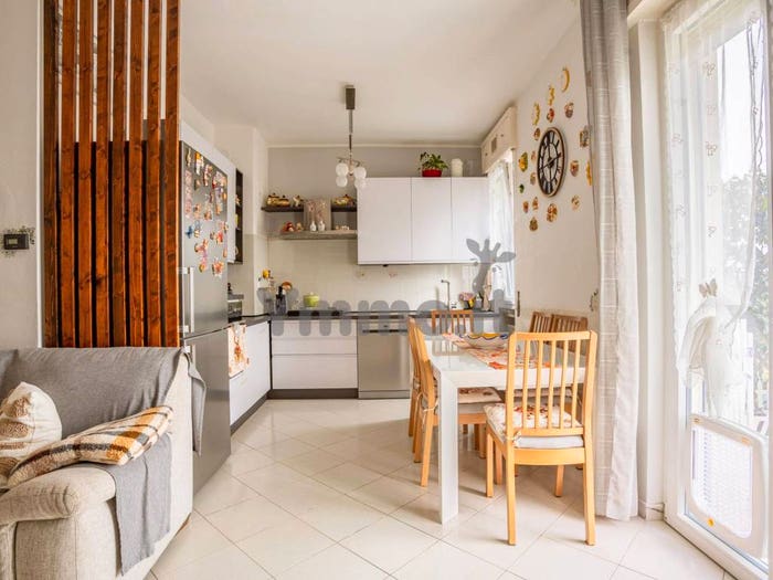 Appartamento con 5 locali in vendita in Casalzuigno, Centro