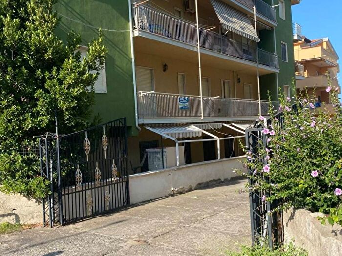 Appartamento trilocale in vendita in Viale degli Oleandri, Torremezzo Di Falconara, Falconara Albanese