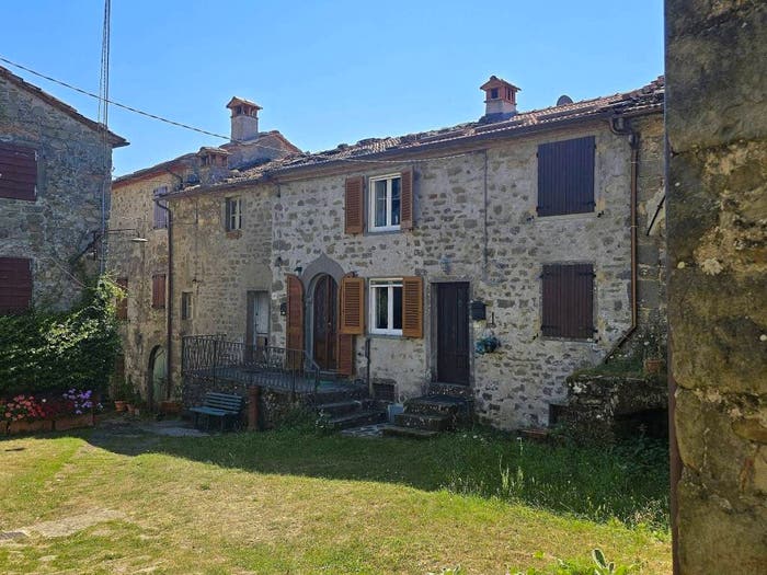 Casa con 6 locali in vendita in Longoio Mobbiano, Bagni di Lucca