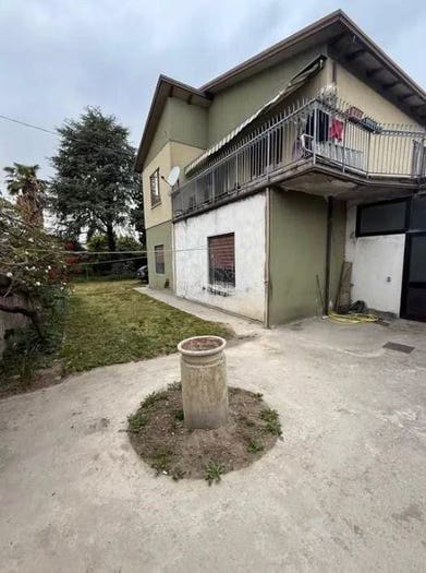 Casa con 5 locali in vendita in Via Fratelli Cervi, Centro, Campagna Lupia