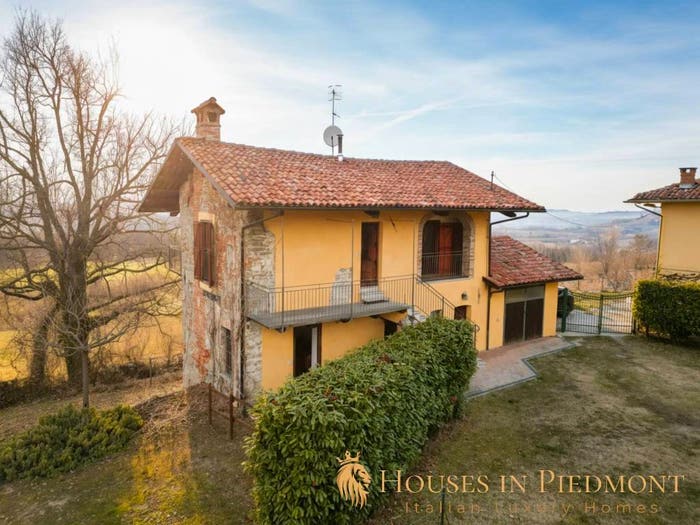 Casa con 5 locali in vendita in Clavesana
