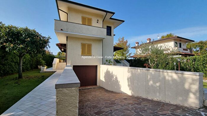 Casa con 5 locali in vendita in Via Versilia, Forte Dei Marmi