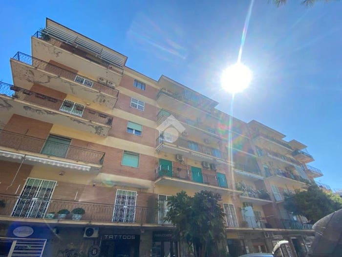 Appartamento quadrilocale in vendita in Viale Privato Farnese, Colli Aminei Capodimonte, Napoli