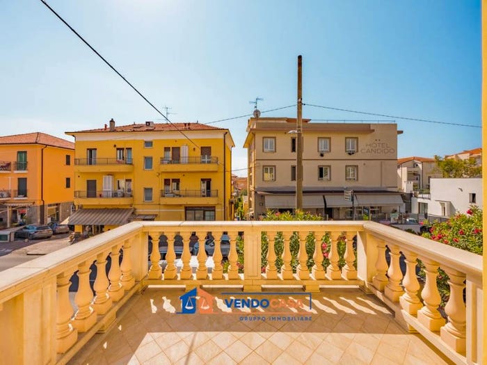 Appartamento bilocale in vendita in Via Generale Ardoino, Centro, Diano Marina