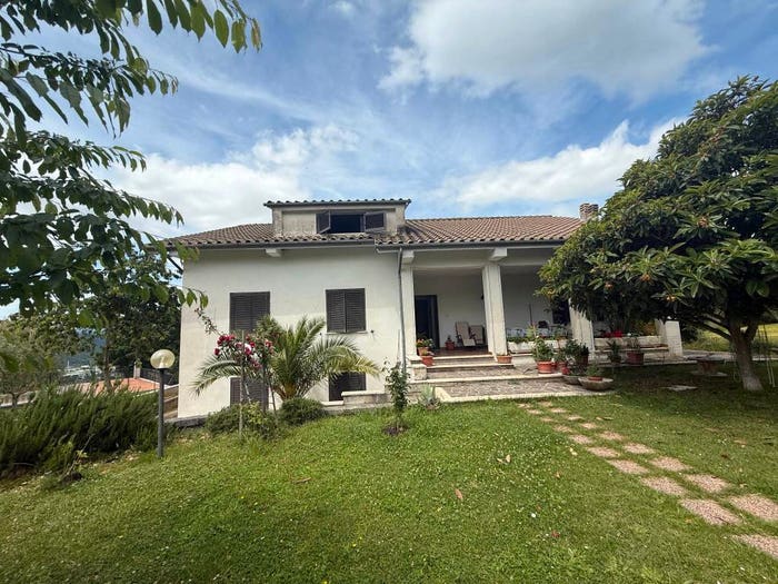 Casa con 6 locali in vendita in Via Colle San Silvestro, Rieti