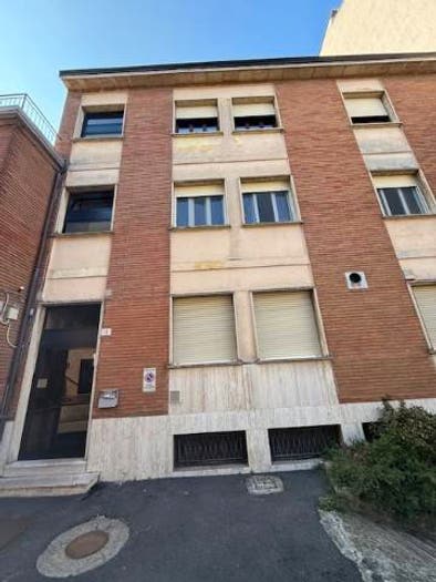 Appartamento con 6 locali in vendita in Via Gandine, Centro Storico, Piacenza