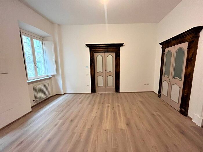 Appartamento trilocale in vendita in Via del Leone, Centro, Urbino