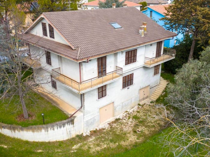 Casa con 6 locali in vendita in Sant'egidio, Montecassiano