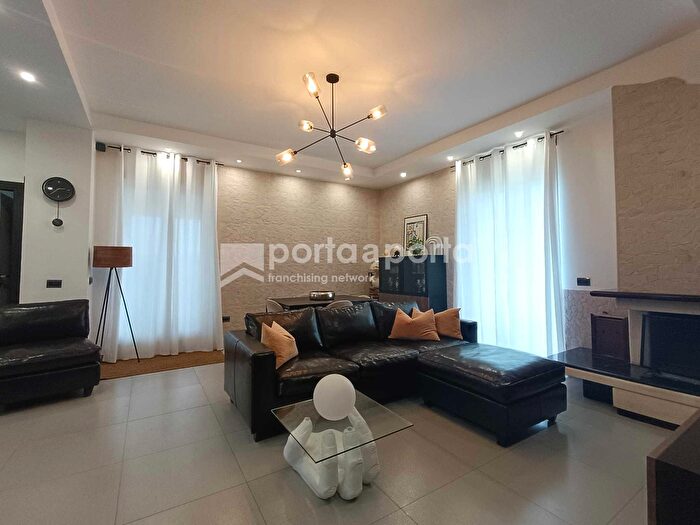 Appartamento trilocale in vendita in Via Massimo Troisi, Caserta