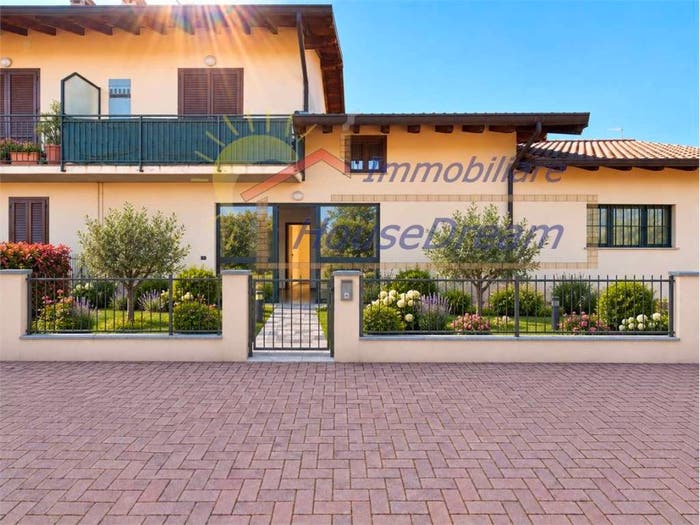 Appartamento trilocale in vendita in Centro, Borgo Ticino