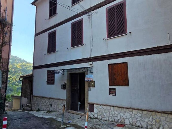 Appartamento quadrilocale in vendita in Via Madonna delle Rose, Centro, Piglio